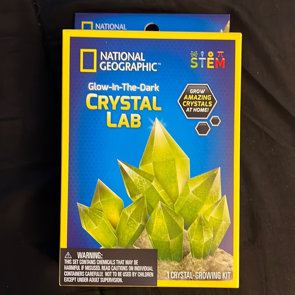 National Geographic Glow in the Dark Crystal Lab STEM crystal growing kit